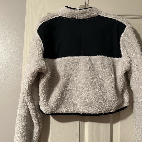 White fuzzy crop hoodie. Size XS - Picture 2 of 2